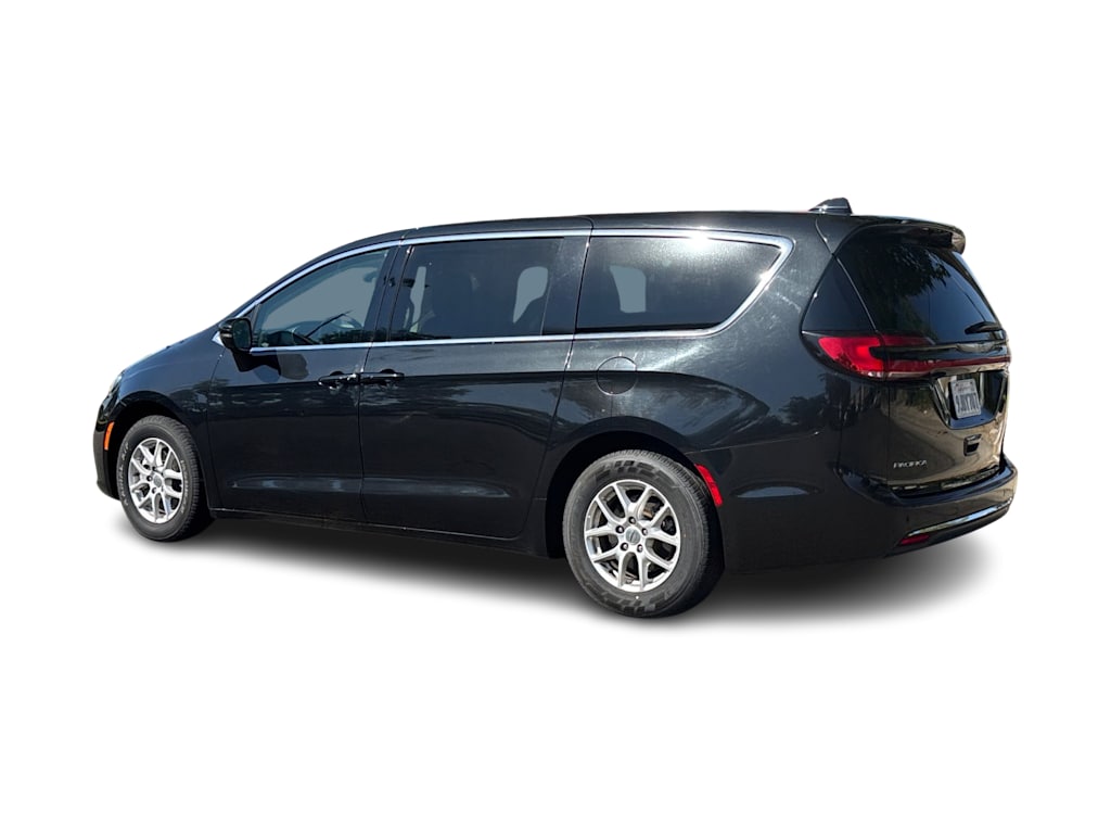 Thumbnail: 2023 Chrysler Pacifica - 4