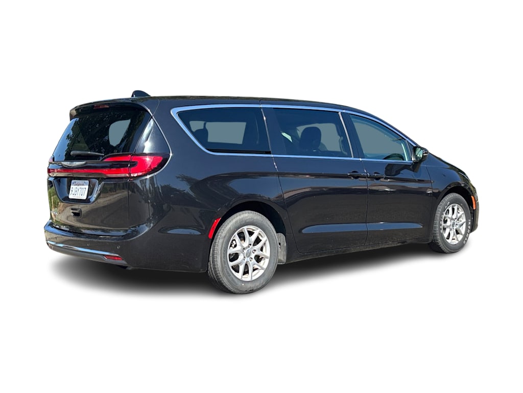 Thumbnail: 2023 Chrysler Pacifica - 19
