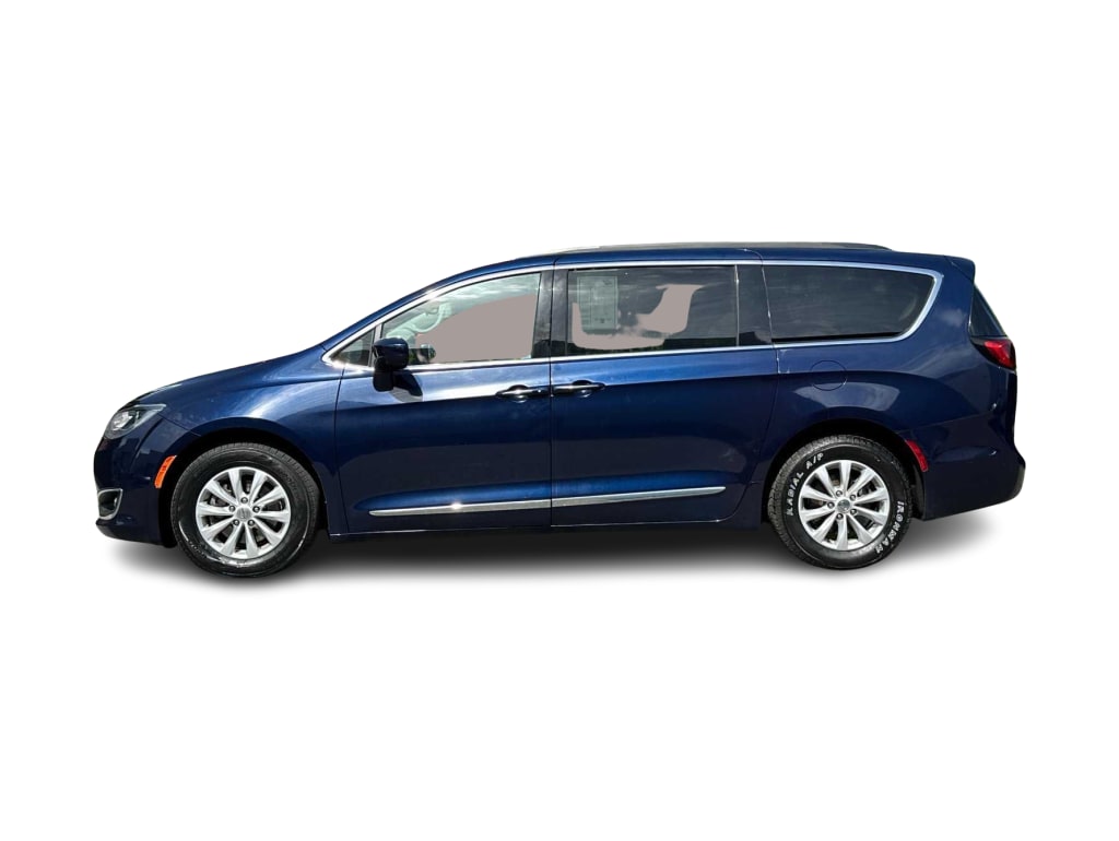 2017 Chrysler Pacifica Touring 3