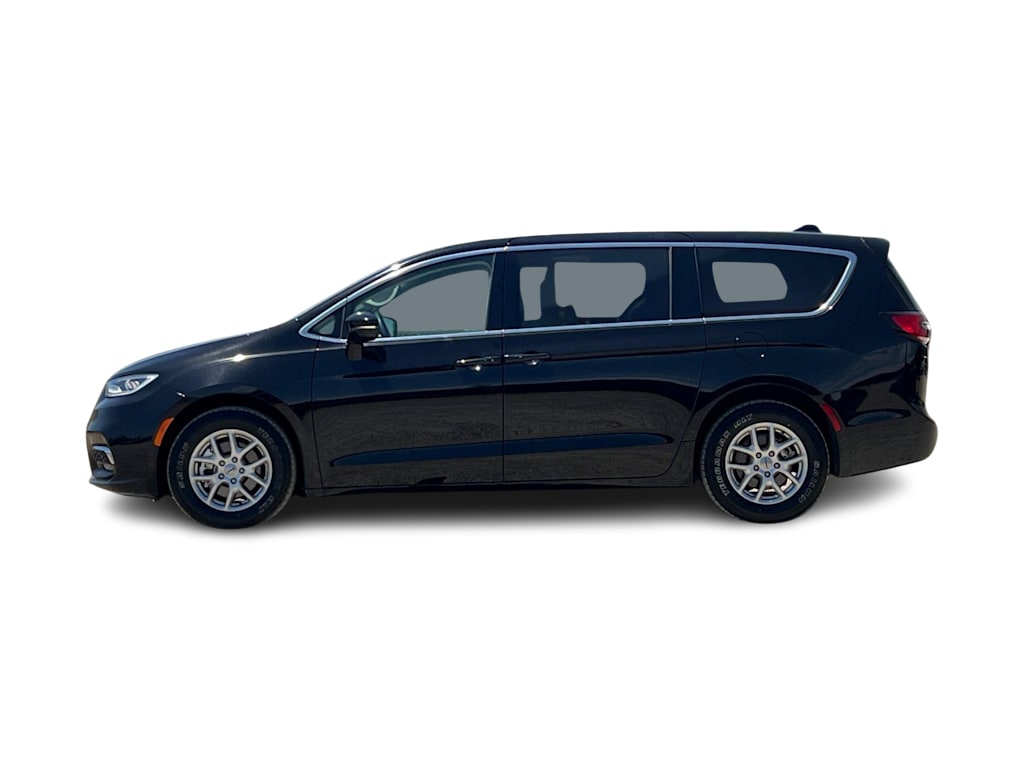 Thumbnail: 2024 Chrysler Pacifica - 3