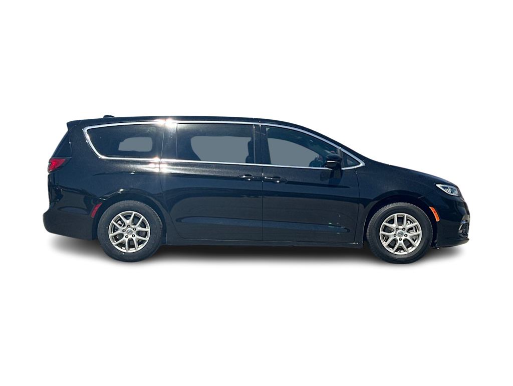 Thumbnail: 2025 Chrysler Pacifica - 19