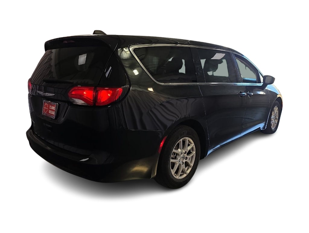 Thumbnail: 2023 Chrysler Voyager - 16
