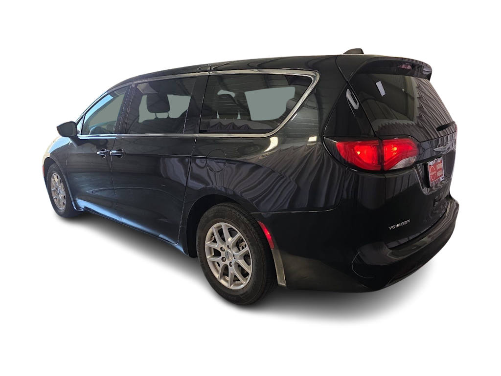 Thumbnail: 2023 Chrysler Voyager - 4