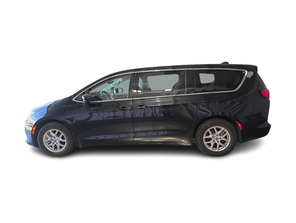 Thumbnail: 2023 Chrysler Voyager - 3