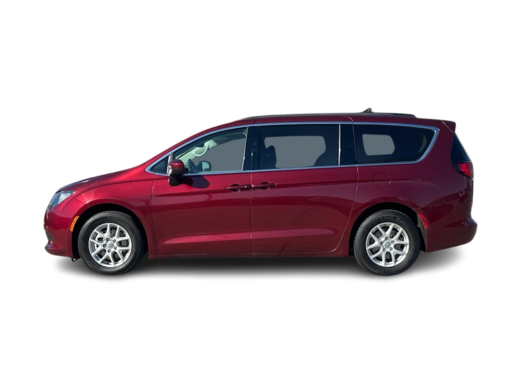 Thumbnail: 2020 Chrysler Voyager - 3