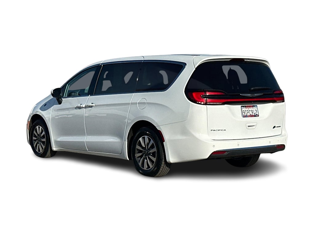Thumbnail: 2023 Chrysler Pacifica - 4