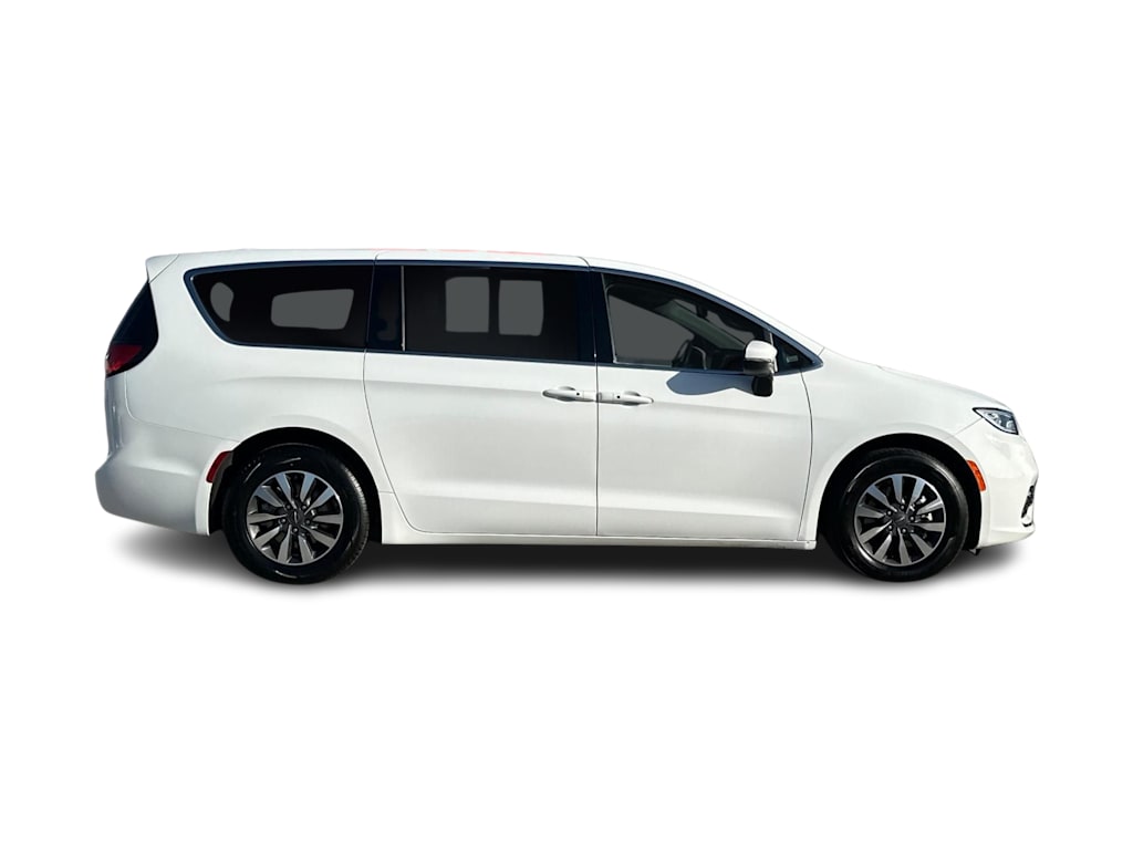 Thumbnail: 2023 Chrysler Pacifica - 19