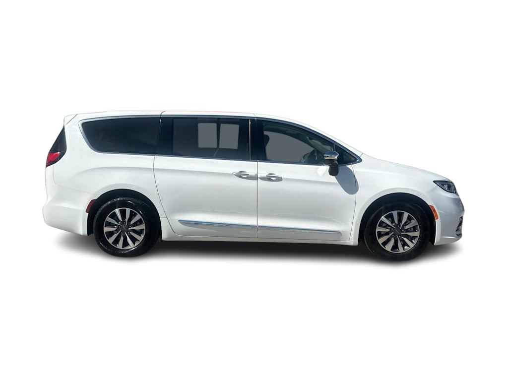 Thumbnail: 2023 Chrysler Pacifica - 18
