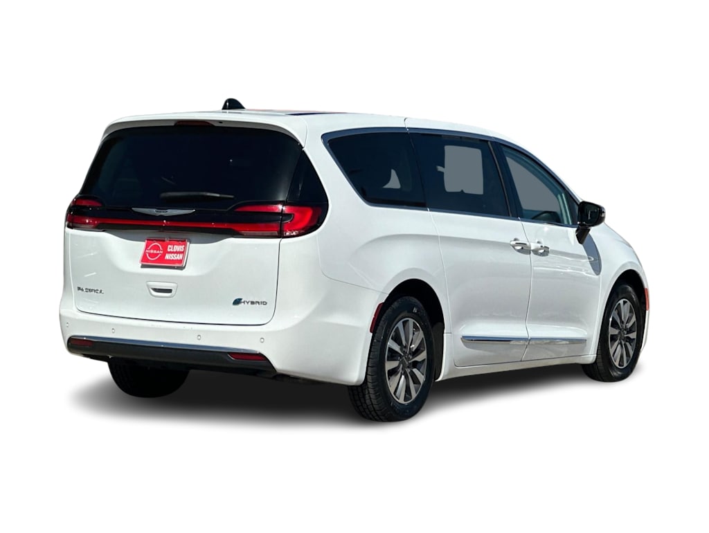 Thumbnail: 2023 Chrysler Pacifica - 17