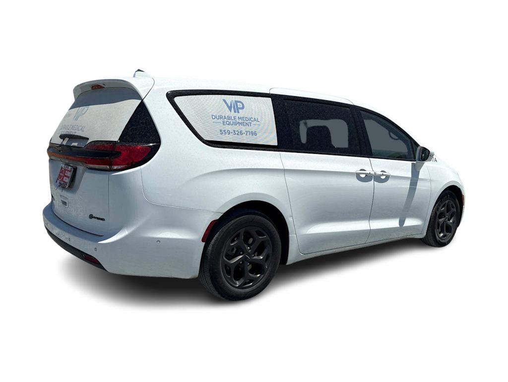 Thumbnail: 2022 Chrysler Pacifica - 16
