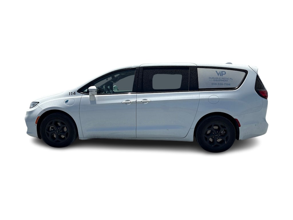 Thumbnail: 2022 Chrysler Pacifica - 3