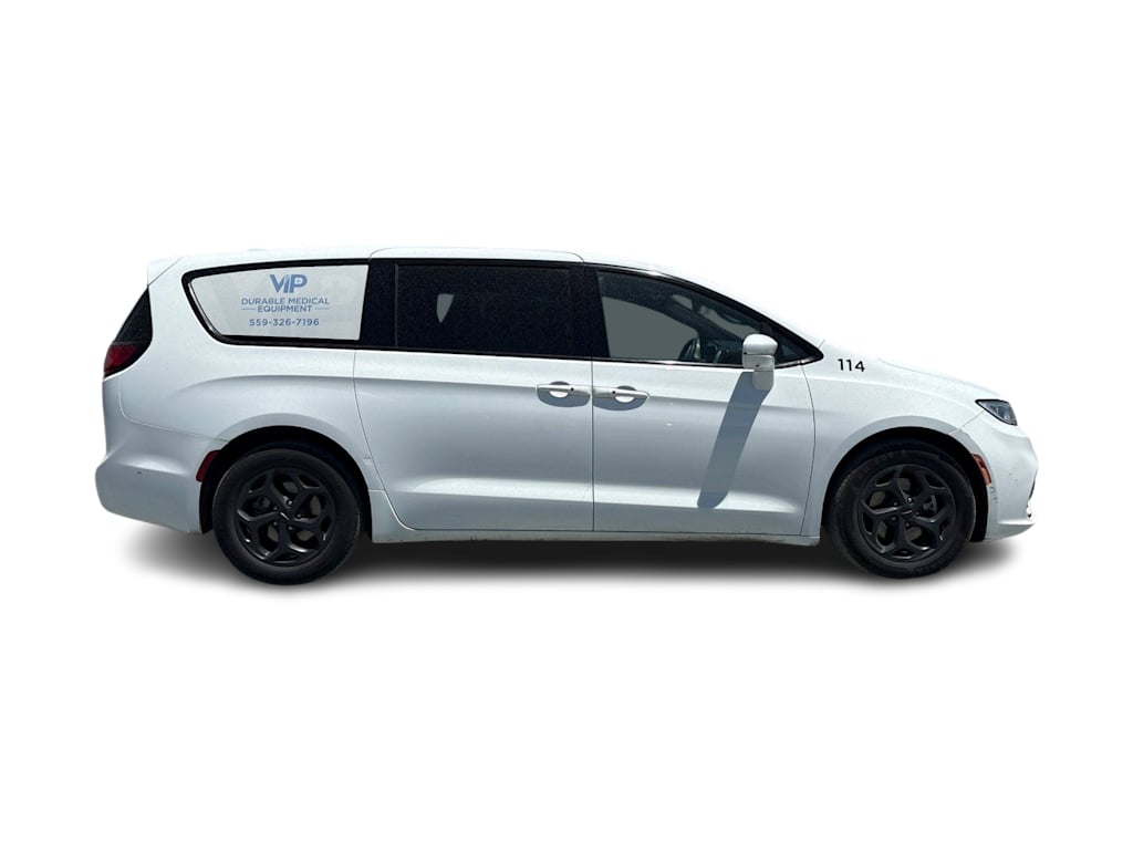Thumbnail: 2022 Chrysler Pacifica - 17