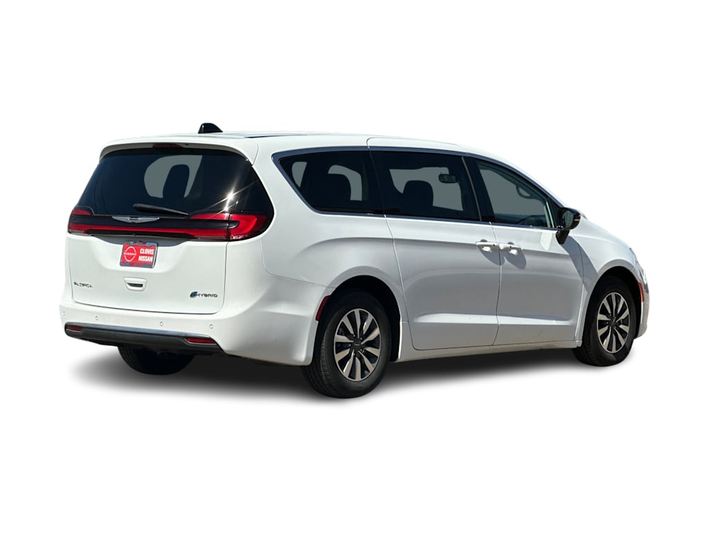 Thumbnail: 2024 Chrysler Pacifica - 16