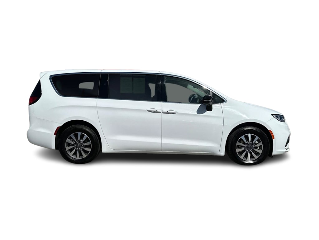 Thumbnail: 2024 Chrysler Pacifica - 16