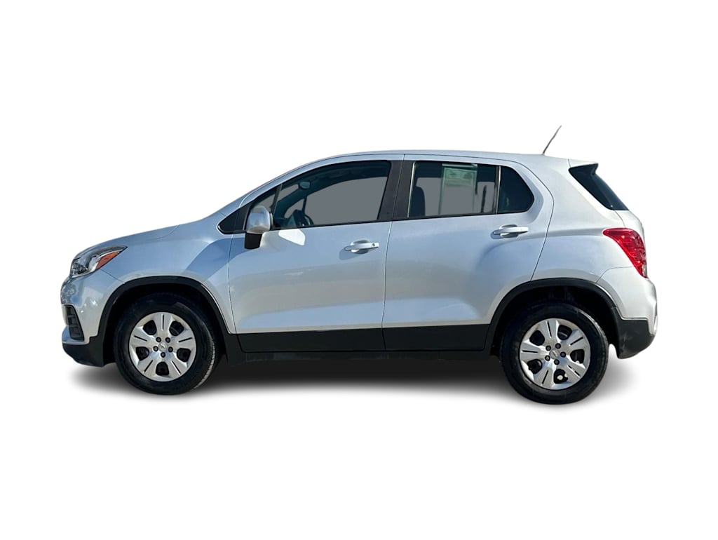 Thumbnail: 2017 Chevrolet Trax - 3