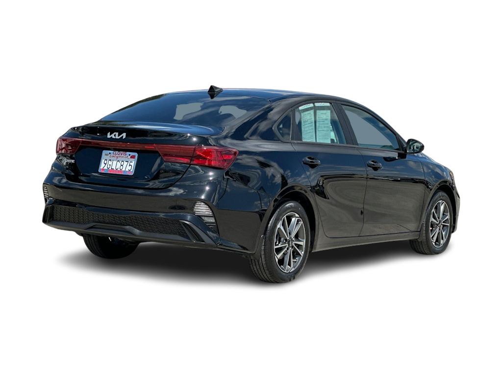 Thumbnail: 2023 Kia Forte - 18