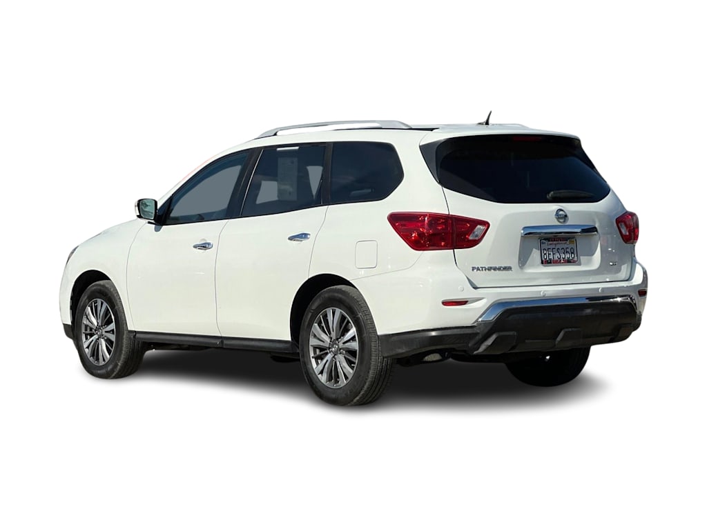 Thumbnail: 2017 Nissan Pathfinder - 4