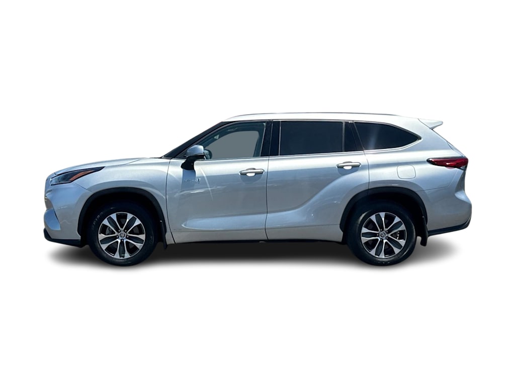 Thumbnail: 2021 Toyota Highlander - 3