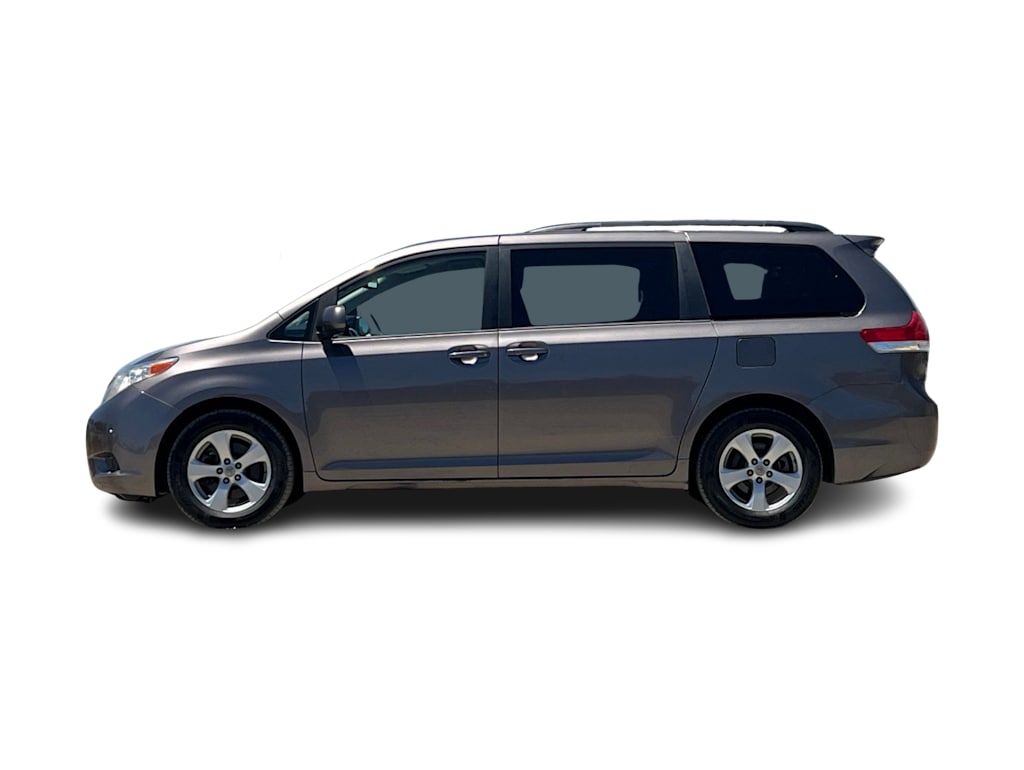 Thumbnail: 2014 Toyota Sienna - 3