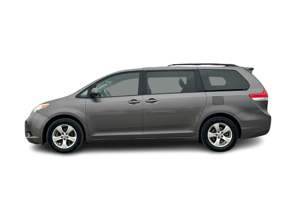 Thumbnail: 2014 Toyota Sienna - 3