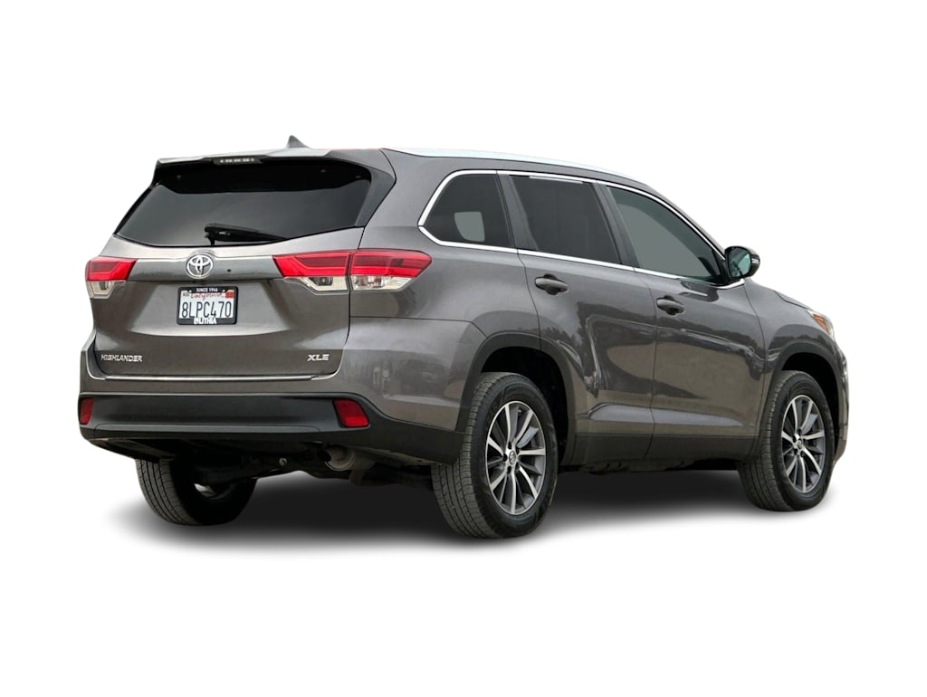 Thumbnail: 2019 Toyota Highlander - 18