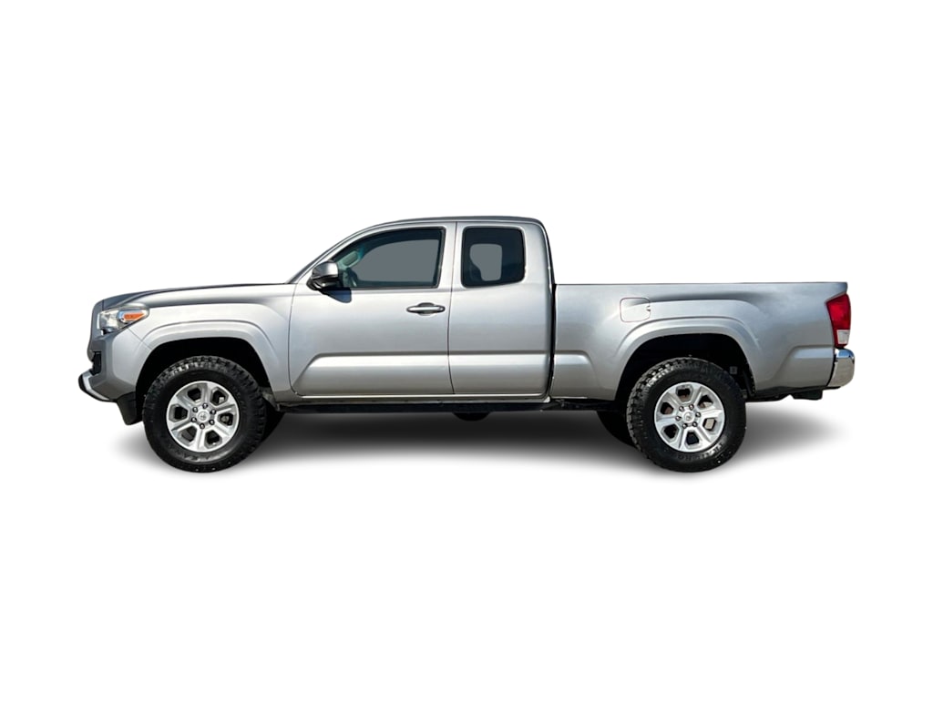 Thumbnail: 2016 Toyota Tacoma - 3