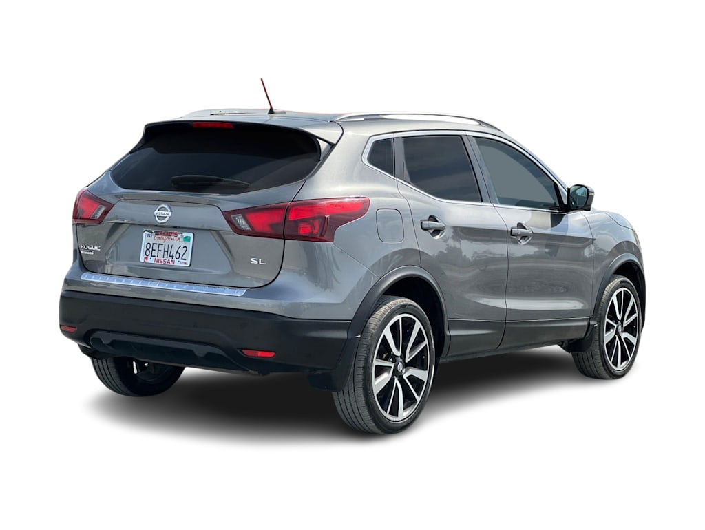 Thumbnail: 2017 Nissan Rogue Sport - 20