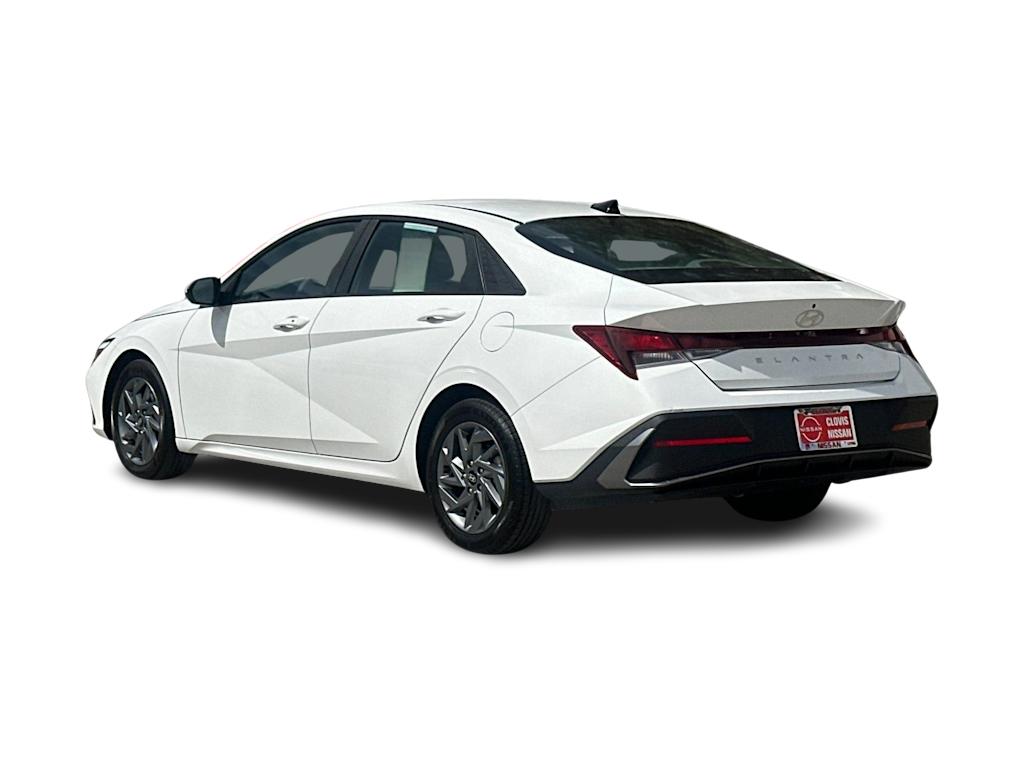 Thumbnail: 2024 Hyundai Elantra - 4