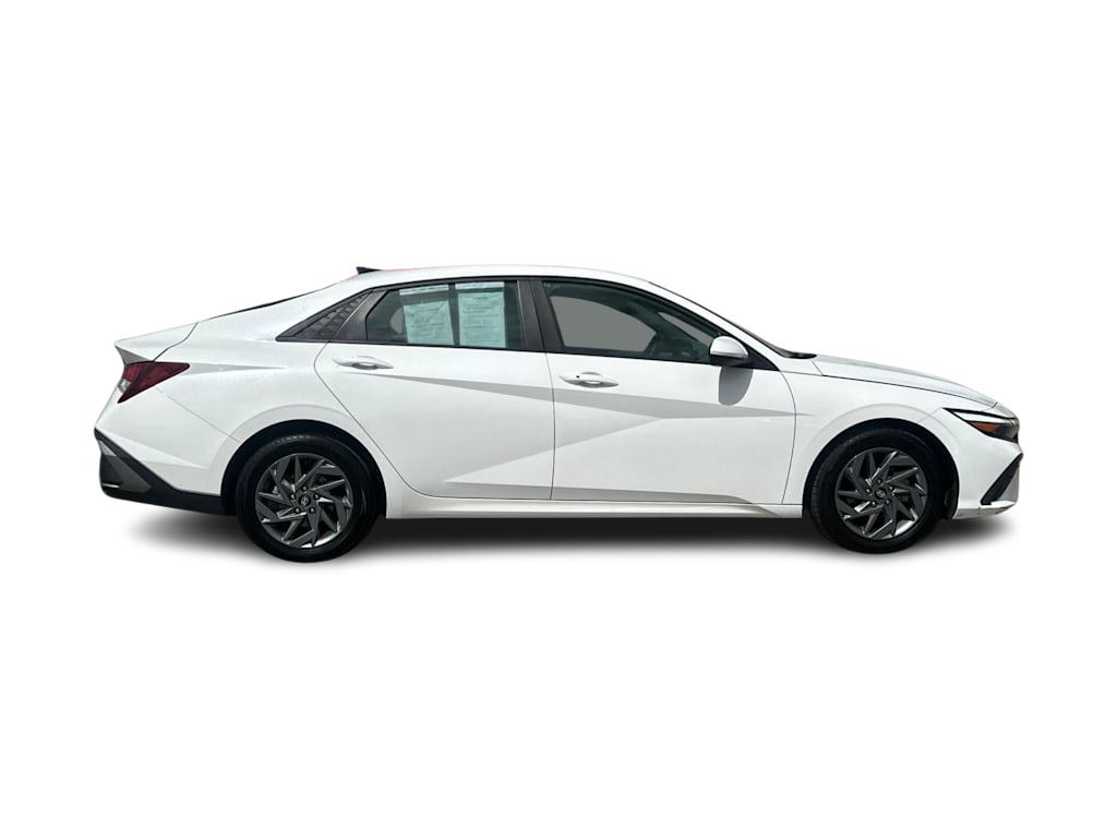 Thumbnail: 2024 Hyundai Elantra - 16