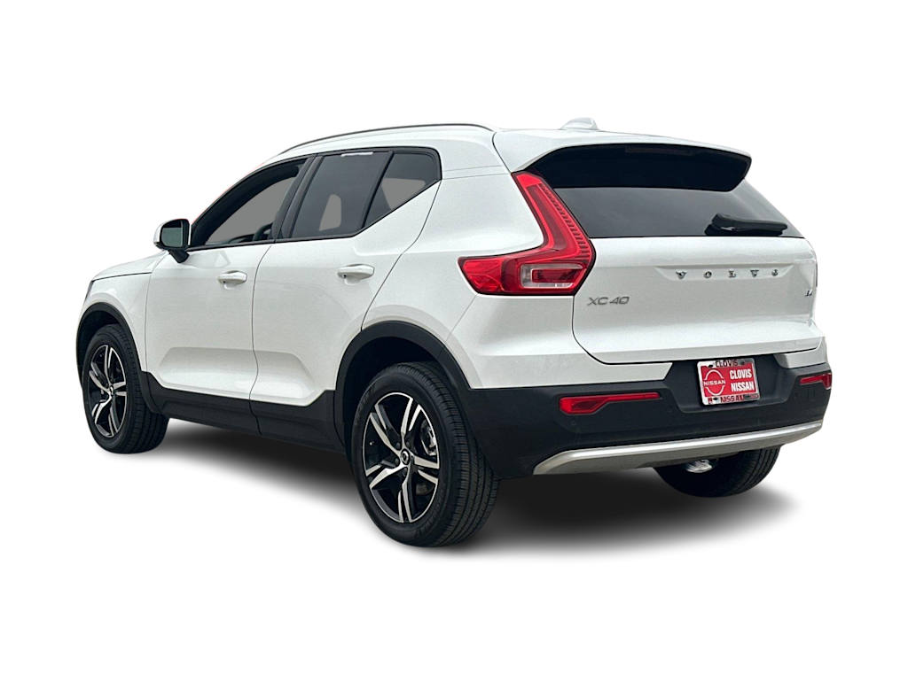 Thumbnail: 2023 Volvo XC40 - 4