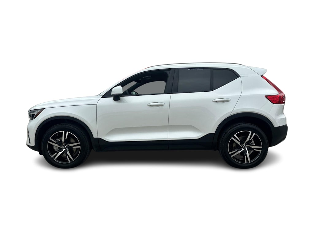Thumbnail: 2023 Volvo XC40 - 3
