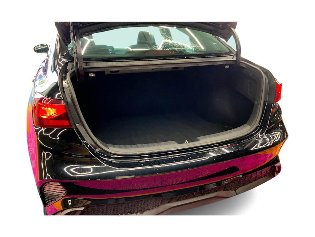 Thumbnail: 2022 Kia Forte - 18