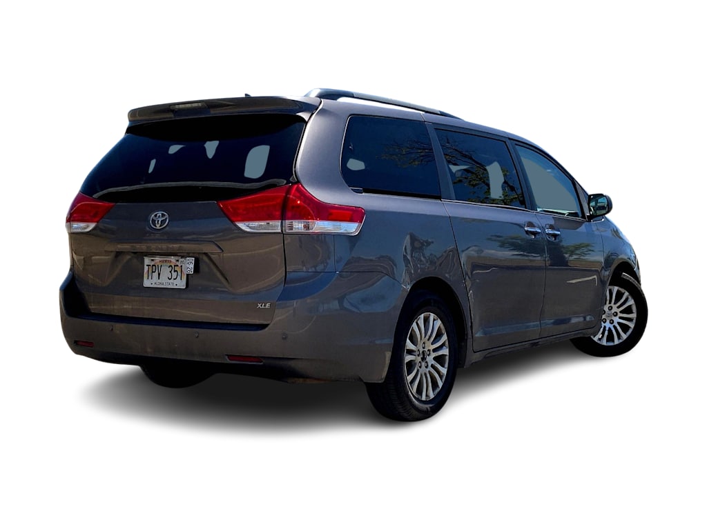 Thumbnail: 2014 Toyota Sienna - 21