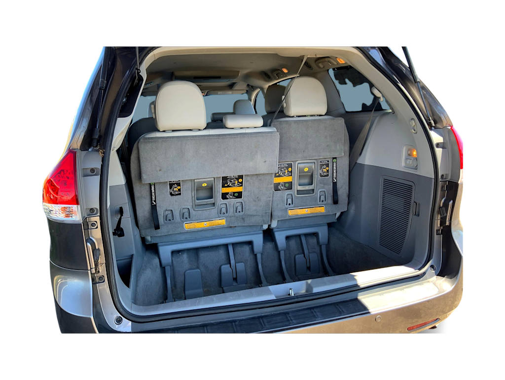 Thumbnail: 2014 Toyota Sienna - 17