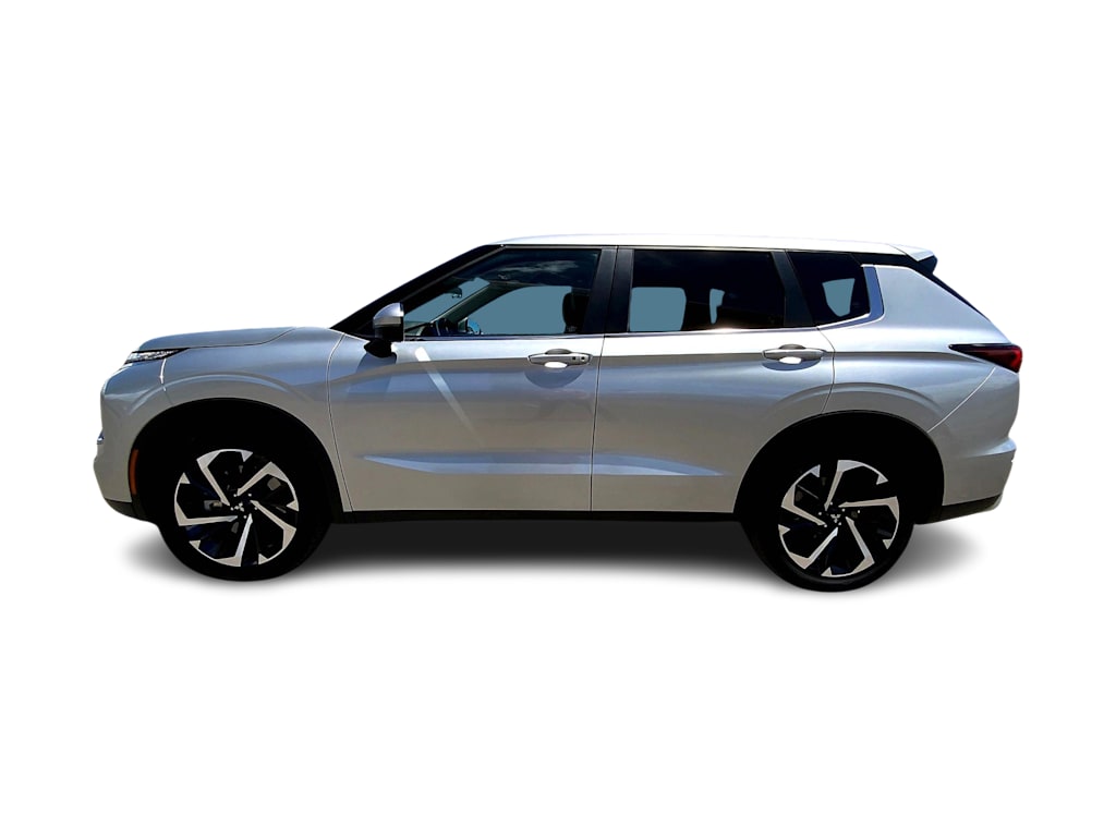 2024 Mitsubishi Outlander SE 3