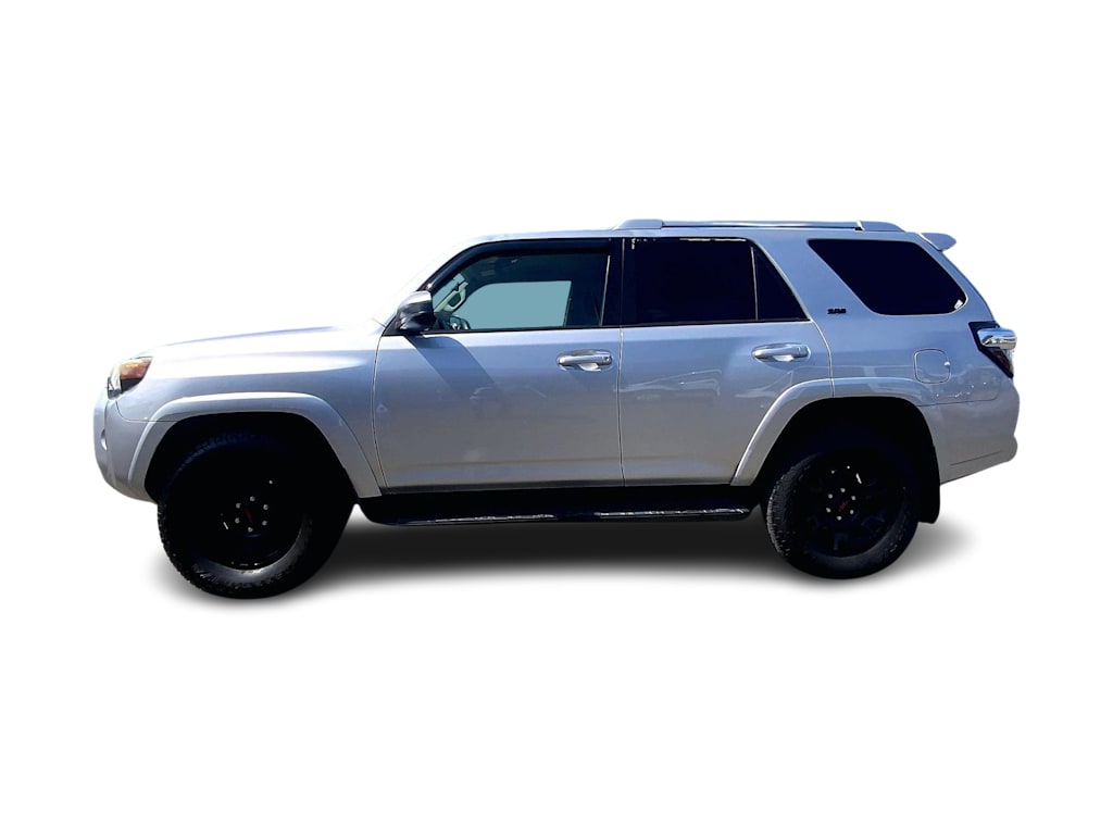 Thumbnail: 2017 Toyota 4Runner - 3