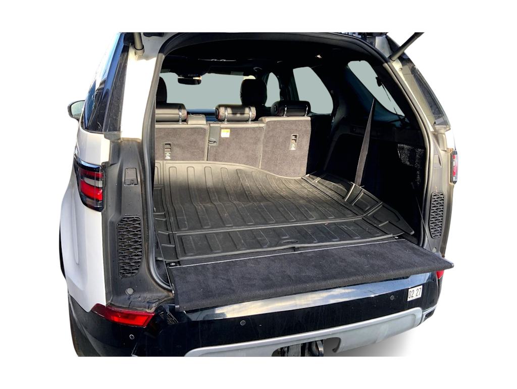 Thumbnail: 2020 Land Rover Discovery - 18