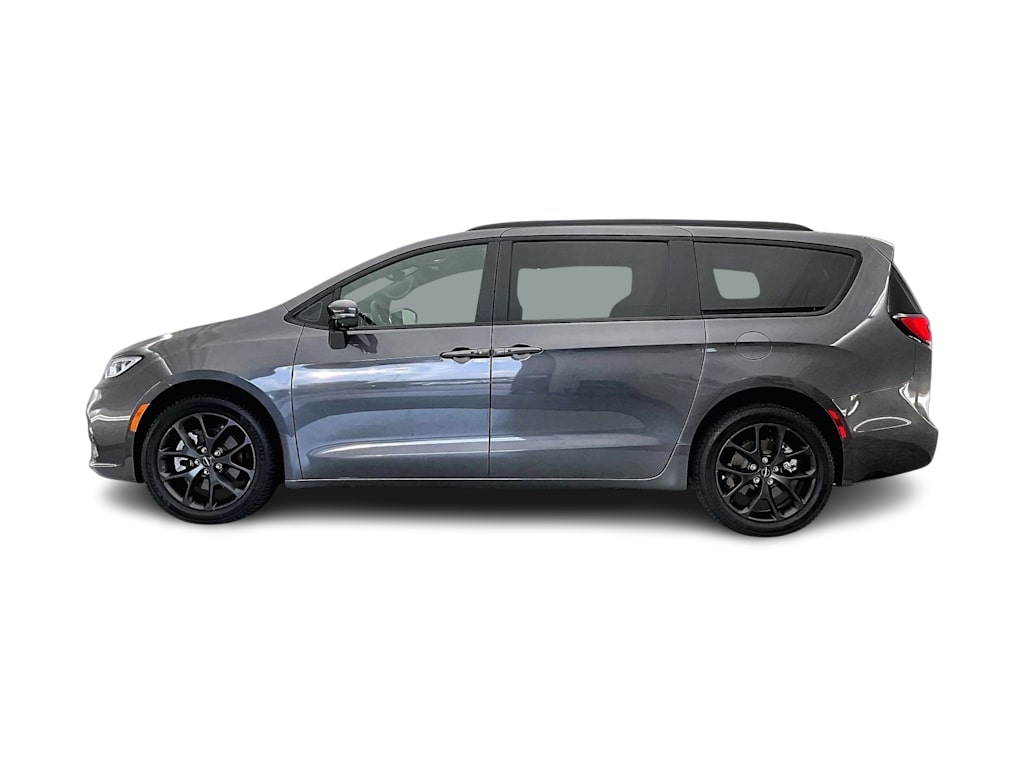 Thumbnail: 2022 Chrysler Pacifica - 3