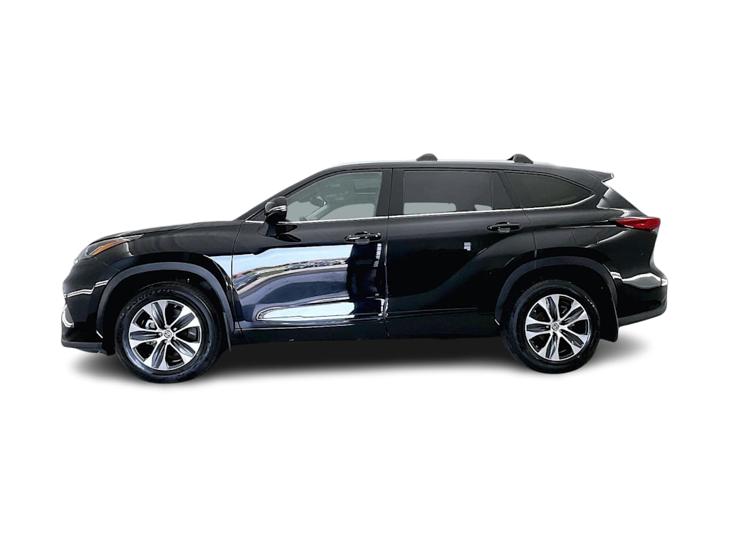Thumbnail: 2022 Toyota Highlander - 3