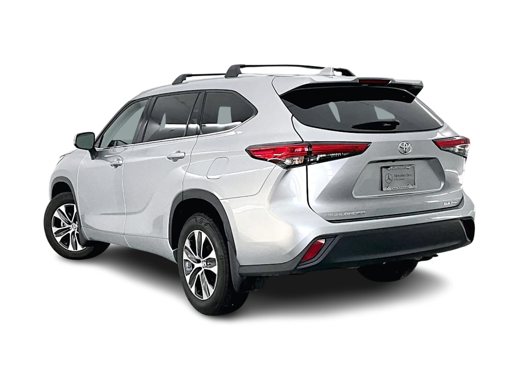 Thumbnail: 2022 Toyota Highlander - 4