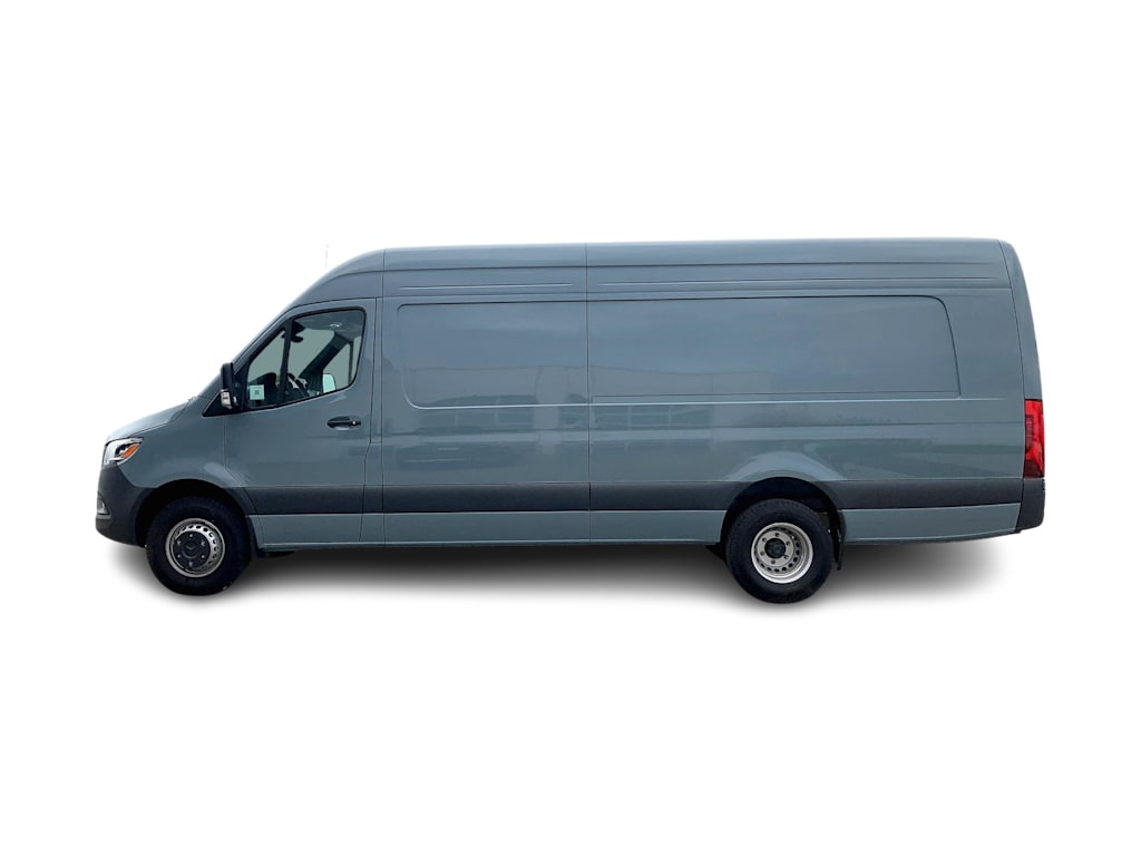 Thumbnail: 2025 Mercedes-Benz Sprinter - 3