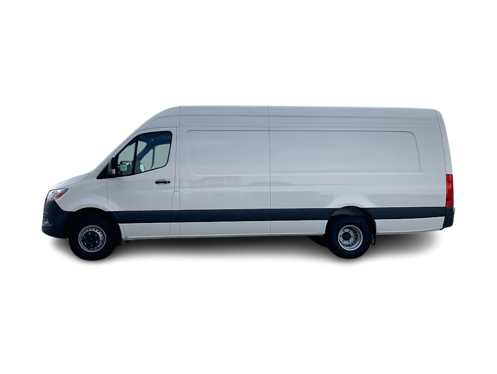 Thumbnail: 2025 Mercedes-Benz Sprinter - 3