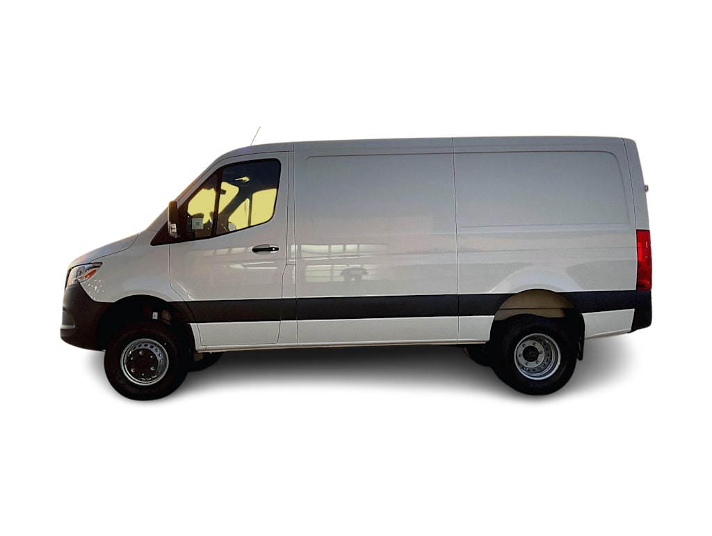 Thumbnail: 2025 Mercedes-Benz Sprinter - 3