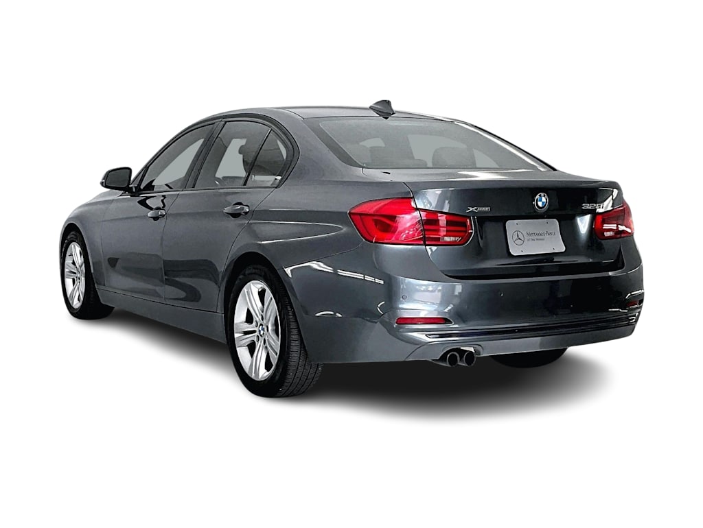 Thumbnail: 2016 BMW 3 Series - 4