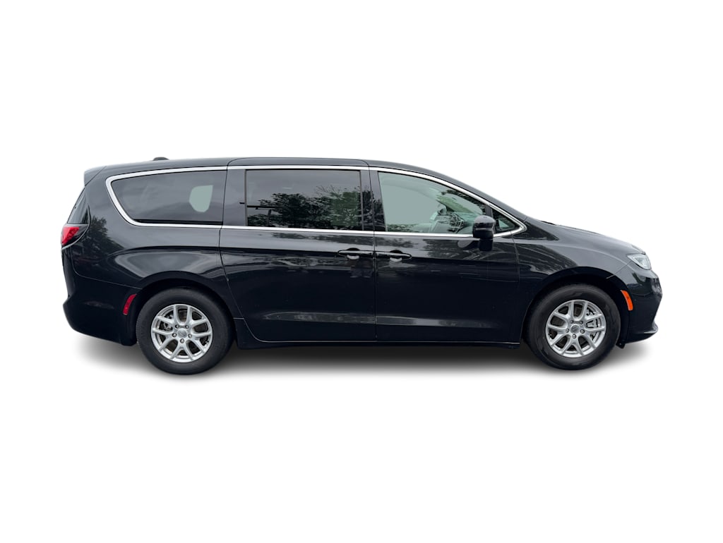 Thumbnail: 2023 Chrysler Pacifica - 18