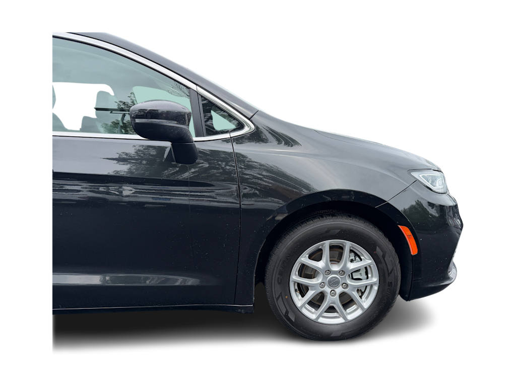 Thumbnail: 2023 Chrysler Pacifica - 17