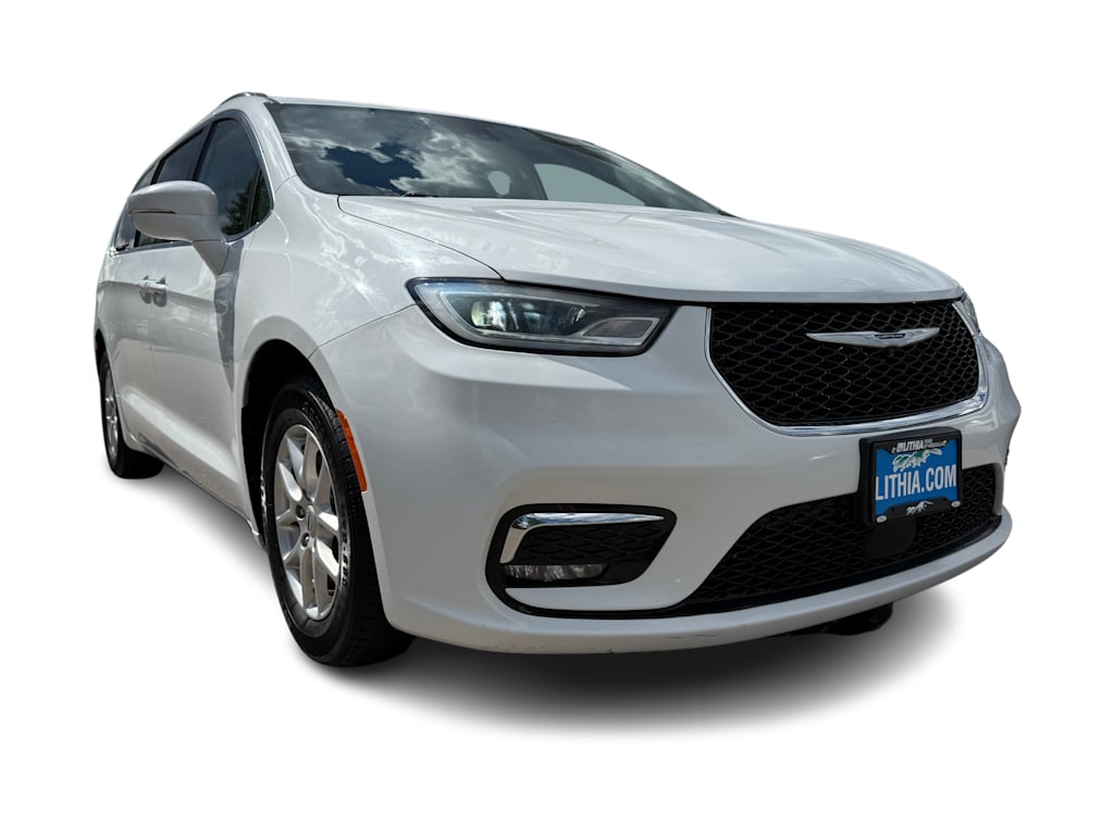 Thumbnail: 2022 Chrysler Pacifica - 3