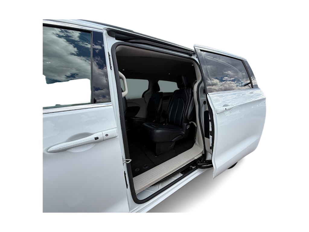 Thumbnail: 2022 Chrysler Pacifica - 25