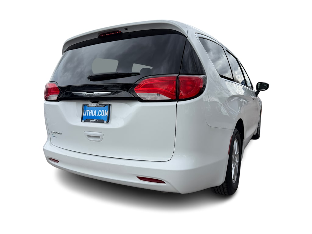 Thumbnail: 2023 Chrysler Voyager - 18