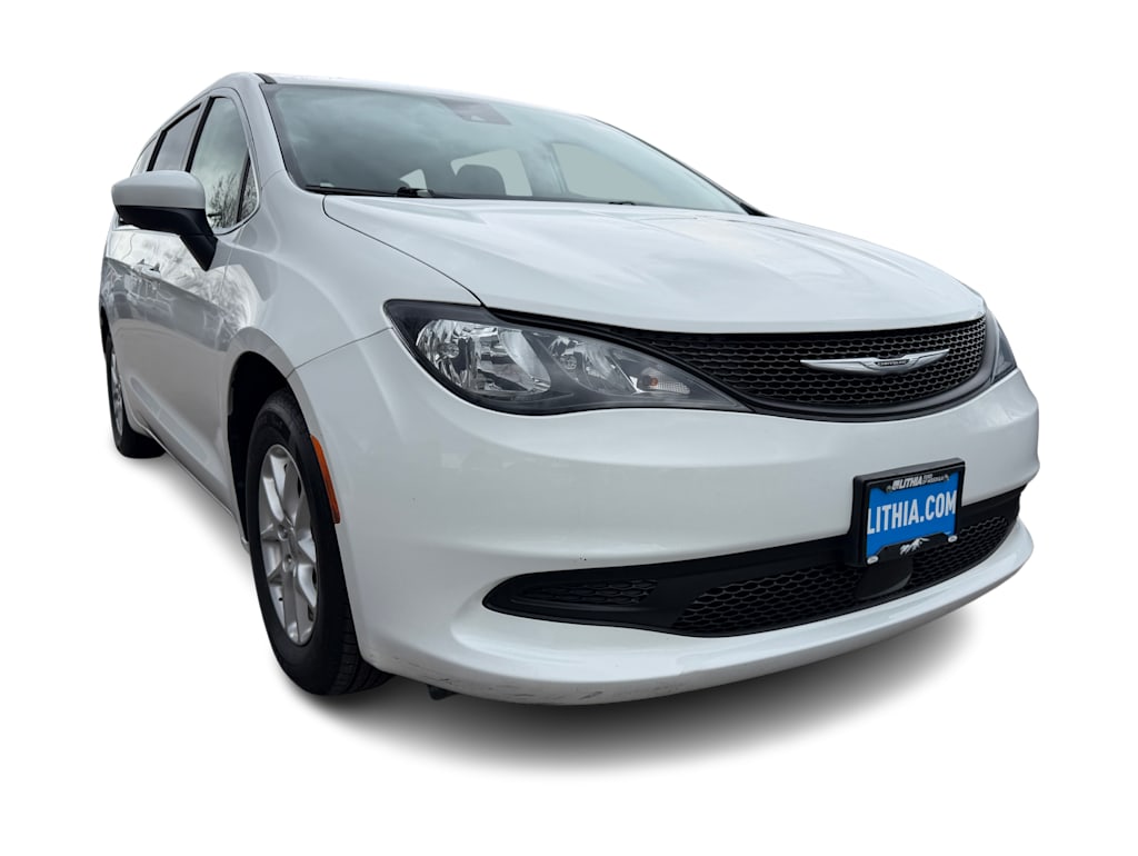 Thumbnail: 2023 Chrysler Voyager - 16